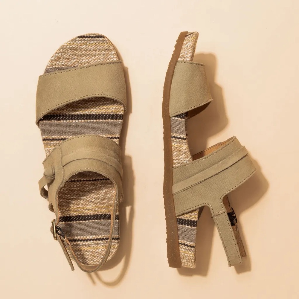 EL NATURALISTA SANDALS